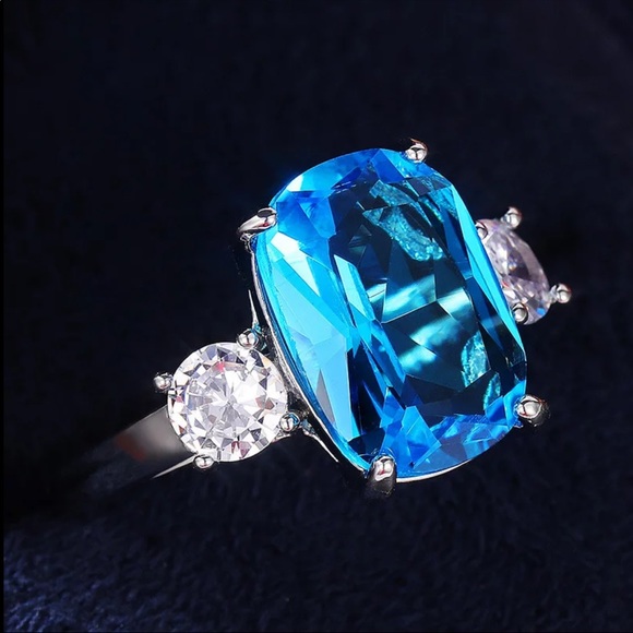 New Women’s 925 Silver Beautiful Crystal Ring - Picture 2 of 6